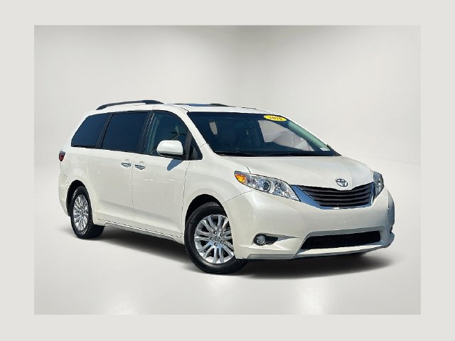 Used 2015 Toyota Sienna XLE Premium FWD image 1