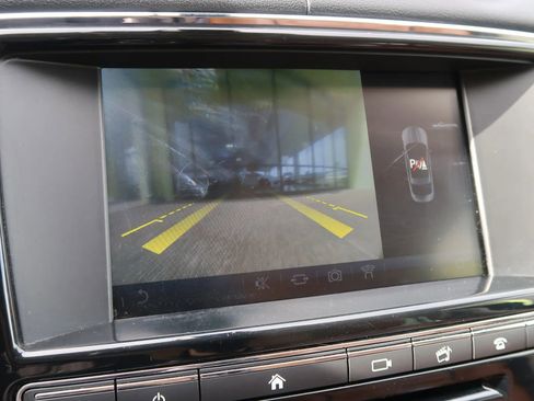 Used 2016 Jaguar XJ R-Sport image 31