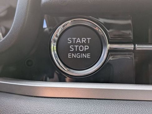 Used 2025 Mitsubishi Outlander SE image 25