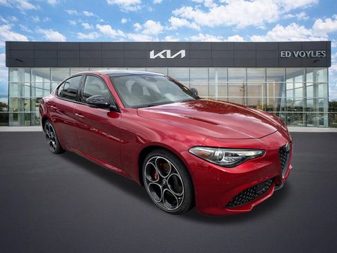 Used 2023 Alfa Romeo Giulia Veloce image 1