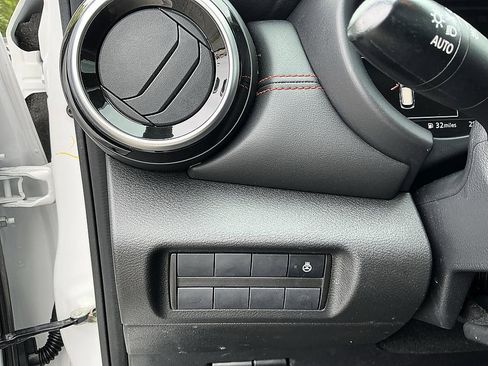 Certified 2023 Nissan Kicks SR w/ SR Premium Package FWD image 13