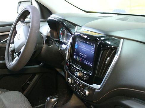 Used 2020 Chevrolet Traverse LT w/ Driver Confidence II Package image 10
