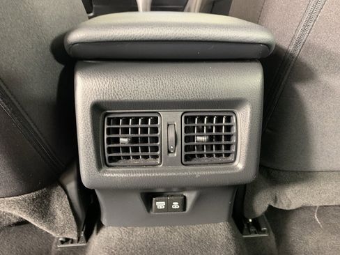 Used 2025 Toyota Camry LE image 32