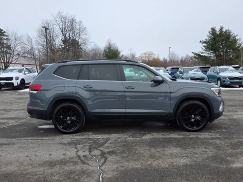 Used 2025 Volkswagen Atlas SE image 9