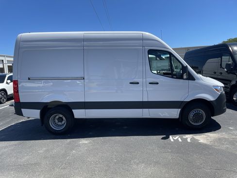 New 2026 Mercedes-Benz Sprinter 3500 image 3