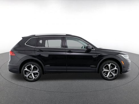 Used 2026 Volkswagen Tiguan SE AWD/4WD image 8