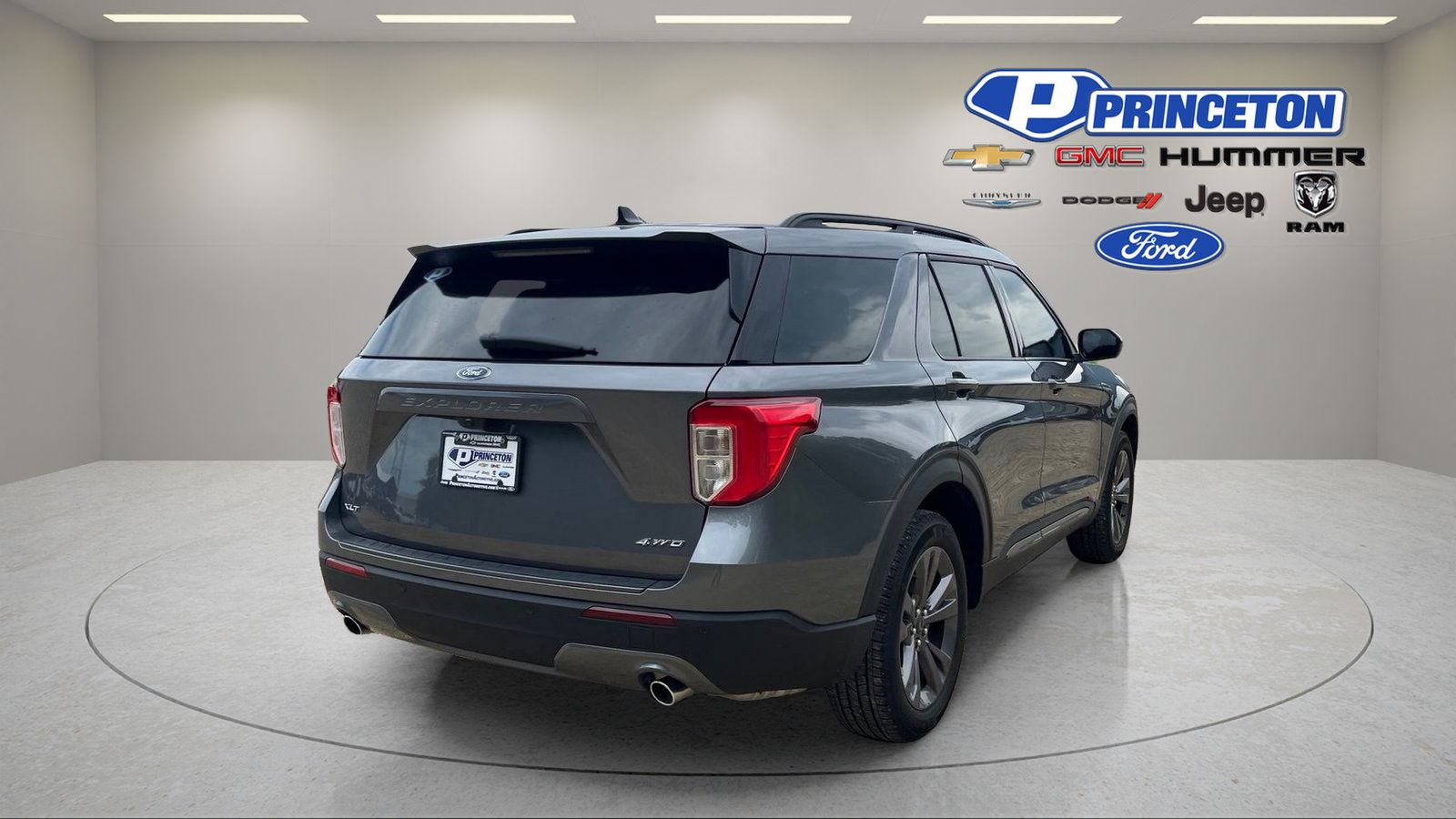 Used 2024 Ford Explorer XLT w/ Equipment Group 202A AWD/4WD image 7