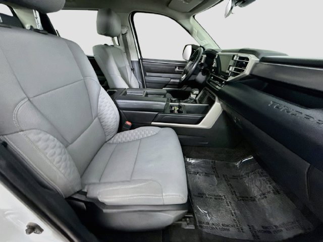 Used 2022 Toyota Tundra SR5 w/ SR5 Convenience Package AWD/4WD image 26