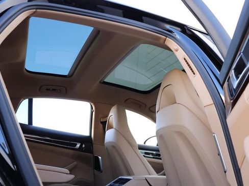 Used 2018 Porsche Panamera 4 image 33