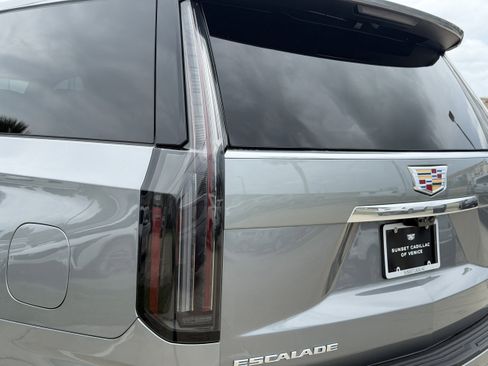 New 2026 Cadillac Escalade ESV Luxury w/ Touring Package AWD/4WD image 9