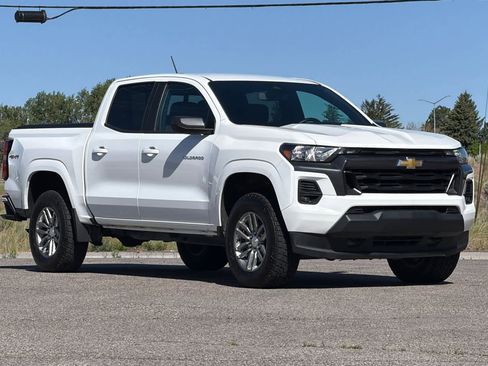 Used 2023 Chevrolet Colorado LT w/ LT Convenience Package II AWD/4WD image 9