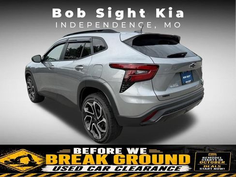 Used 2024 Chevrolet Trax RS FWD image 8