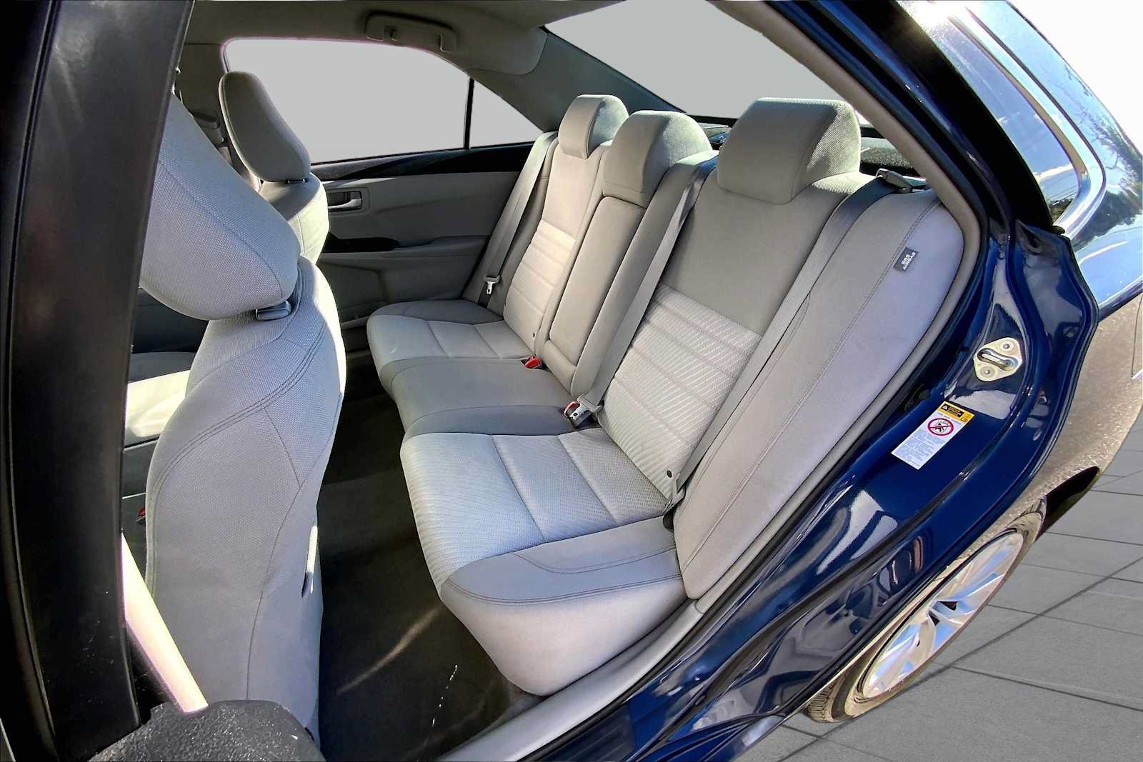Used 2015 Toyota Camry LE FWD image 19