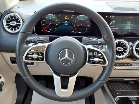 Used 2021 Mercedes-Benz GLB 250 image 21
