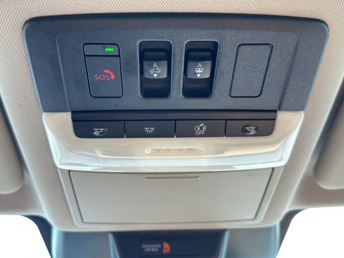 Used 2022 Nissan Rogue Platinum w/ Head-Up Display Package FWD image 32
