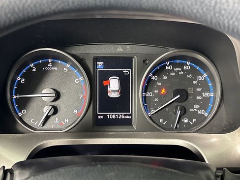 Used 2018 Toyota RAV4 LE image 13