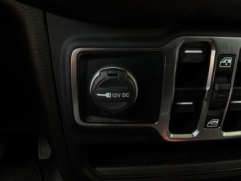 Used 2025 Jeep Wrangler Unlimited Sport AWD/4WD image 21