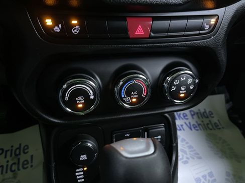 Used 2017 Jeep Renegade Latitude w/ Cold Weather Group image 23