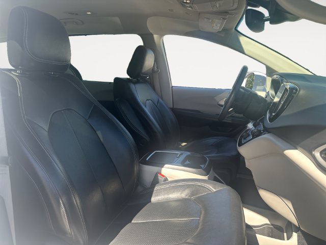 Used 2022 Chrysler Pacifica Touring-L FWD image 15