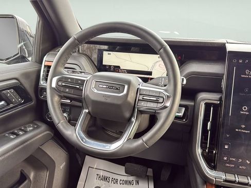 Used 2025 GMC Yukon XL Denali image 17