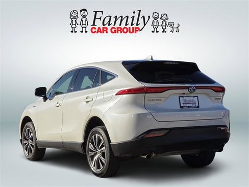 Used 2021 Toyota Venza LE image 3