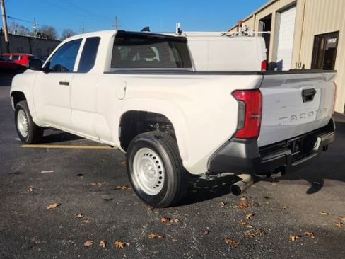 Used 2024 Toyota Tacoma SR image 4