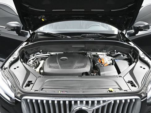 Used 2025 Volvo XC90 T8 Plus image 18