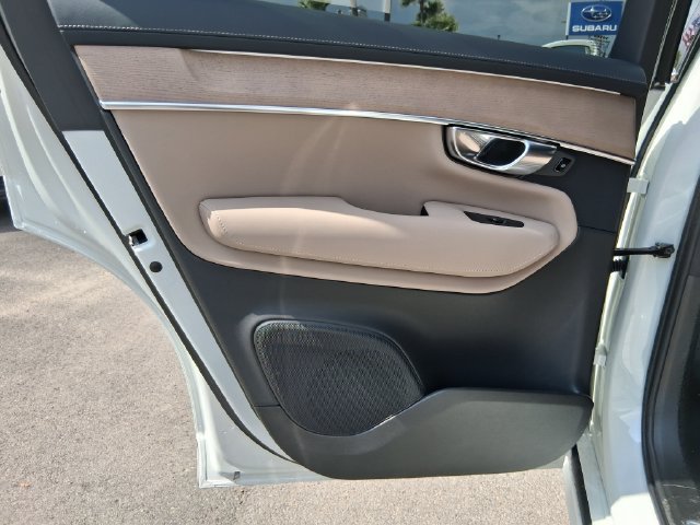 New 2026 Volvo XC90 T8 Plus w/ Protection Package Premier AWD/4WD image 16