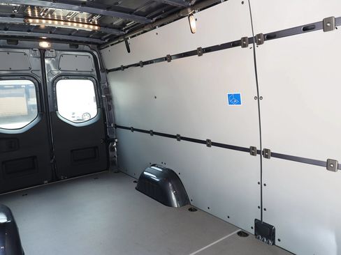 Used 2025 Mercedes-Benz Sprinter 2500 image 39