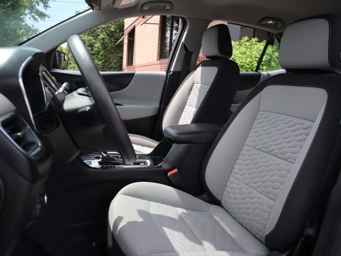 Used 2018 Chevrolet Equinox LS AWD/4WD image 24