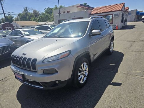 Used 2017 Jeep Cherokee Limited AWD/4WD image 3