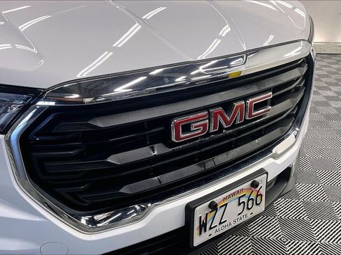 Used 2024 GMC Terrain SLE FWD image 29