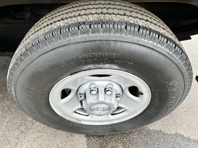 Used 2016 Chevrolet Express 2500 RWD image 9