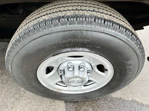 Used 2016 Chevrolet Express 2500 image 9