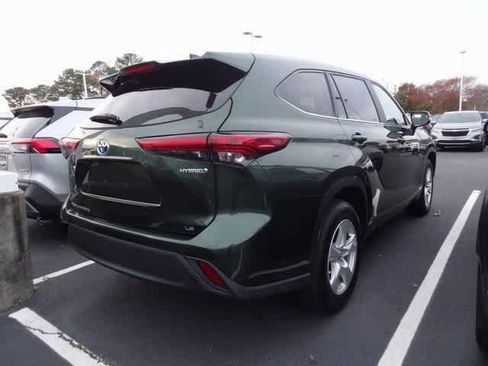 Used 2023 Toyota Highlander LE image 4