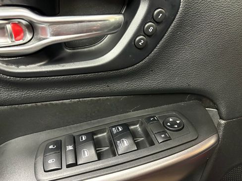Used 2019 Jeep Cherokee Limited AWD/4WD image 13