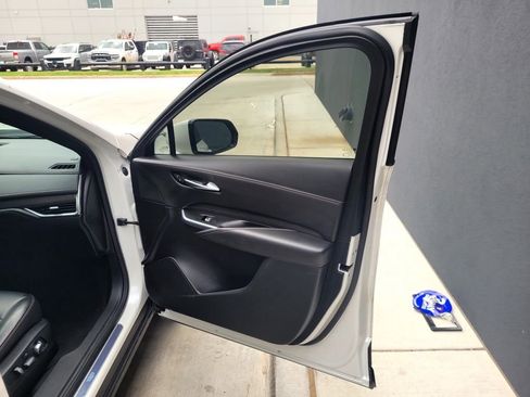 Used 2023 Cadillac XT4 Sport image 18