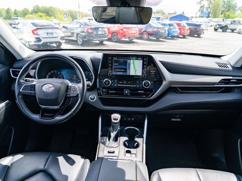 Used 2021 Toyota Highlander XLE AWD/4WD image 21