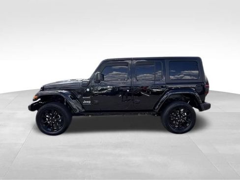 Used 2023 Jeep Wrangler Unlimited Sahara w/ Cold Weather Group AWD/4WD image 3