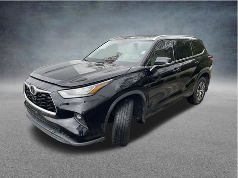 Used 2020 Toyota Highlander XLE AWD/4WD image 29