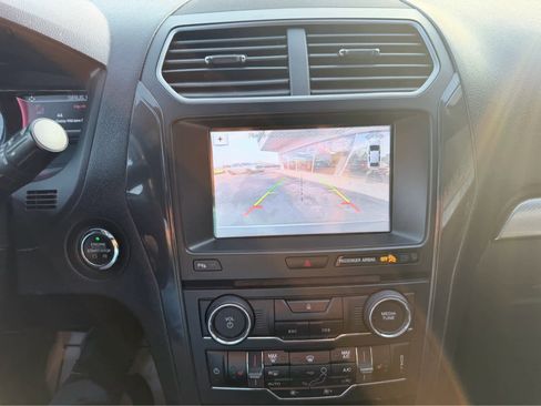 Used 2018 Ford Explorer XLT w/ Equipment Group 202A image 27