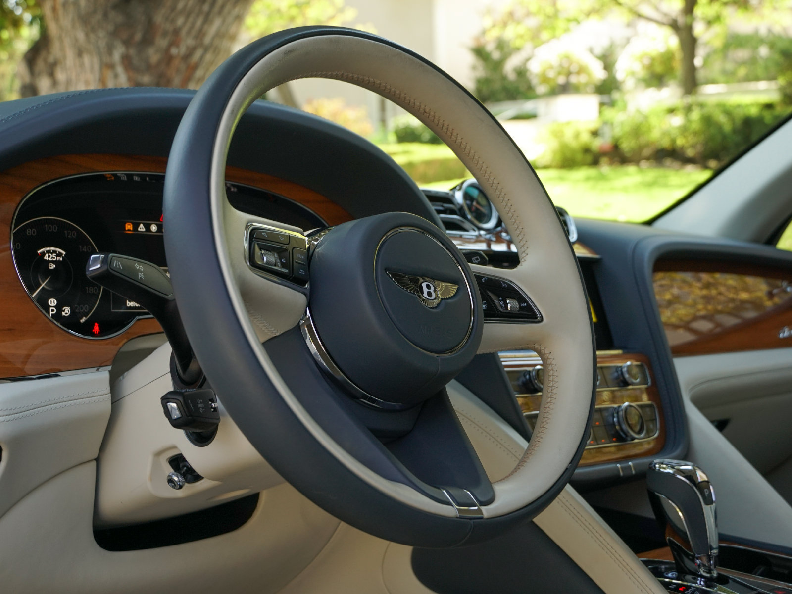 Certified 2023 Bentley Bentayga AWD/4WD image 17