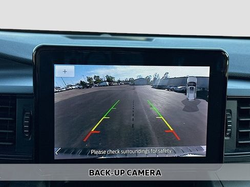 Used 2022 Ford Explorer XLT image 4