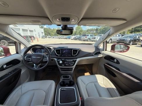 Used 2020 Chrysler Pacifica Touring-L Plus w/ Advanced Safetytec Group FWD image 12