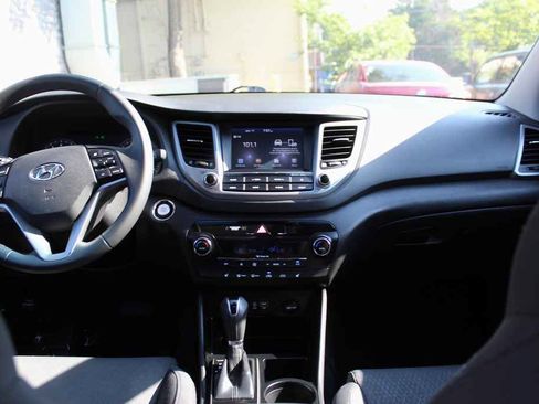 Used 2018 Hyundai Tucson Value AWD/4WD image 28