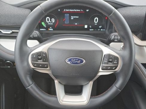 Used 2025 Ford Explorer Active image 17
