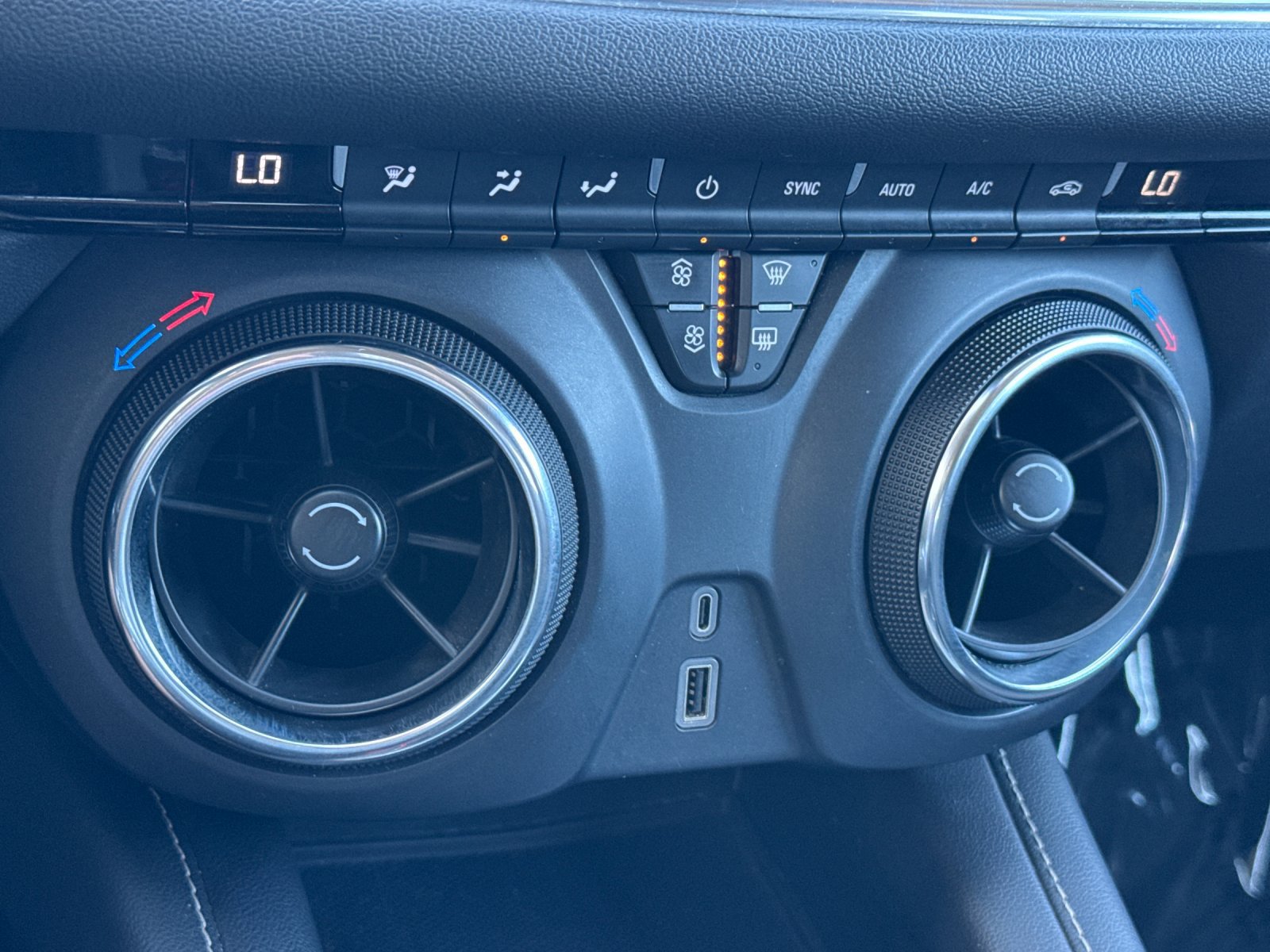 Used 2023 Chevrolet Blazer LT FWD image 23