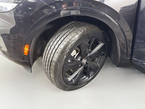Used 2023 Buick Envision Preferred w/ Sport Touring Package AWD/4WD image 37