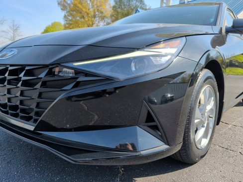 Used 2023 Hyundai Elantra SE w/ Preferred Accessory Package image 26