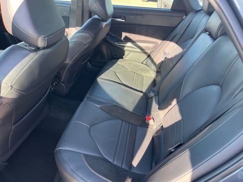 Used 2022 Toyota Avalon Touring image 12